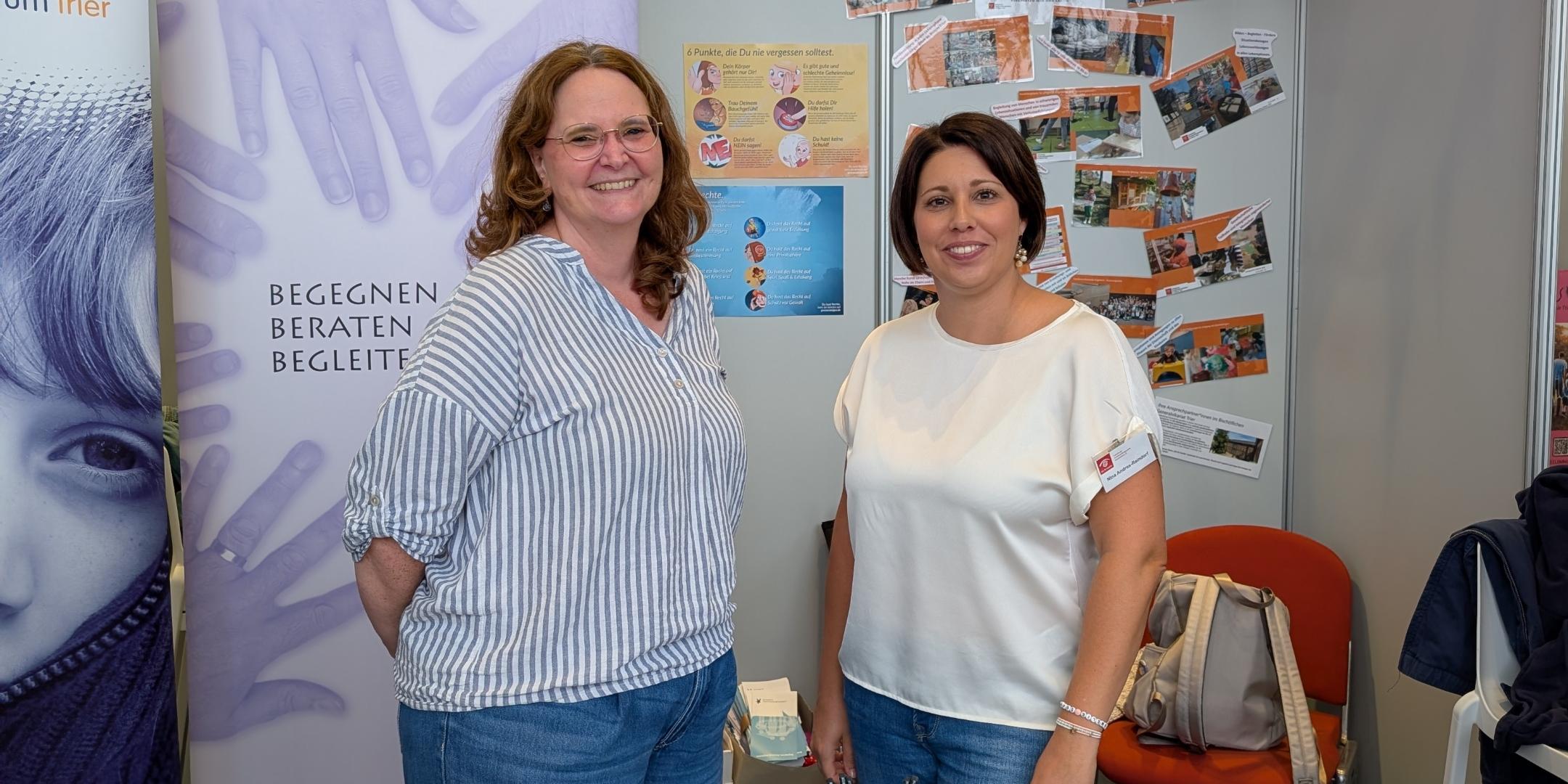 Nina Andres-Reindorf und Anke Jakobs-Rohles auf dem Kinder- und Jugendhilfetag Saar 2026 (c) FBS Saarbrücken Nina Andres-Reindorf und Anke Jakobs-Rohles auf dem Kinder- und Jugendhilfetag Saar 2026